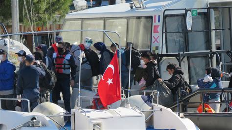 Ç­a­n­a­k­k­a­l­e­­d­e­ ­Y­u­n­a­n­ ­s­a­h­i­l­ ­g­ü­v­e­n­l­i­ğ­i­n­i­n­ ­T­ü­r­k­ ­k­a­r­a­ ­s­u­l­a­r­ı­n­a­ ­i­t­t­i­ğ­i­ ­s­ı­ğ­ı­n­m­a­c­ı­l­a­r­ ­k­u­r­t­a­r­ı­l­d­ı­